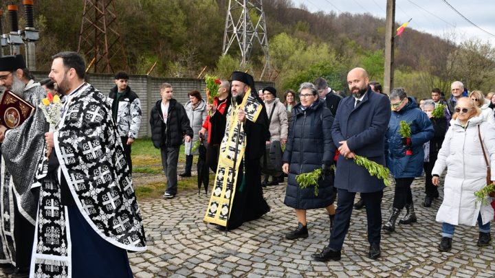Procesiune la Ciudanovița în vinerea Floriilor