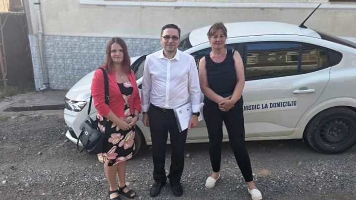 Sprijin pentru vârstnicii din Târnova: vizite la domiciliu și pachete cu alimente oferite printr-un serviciu social al Episcopiei Caransebeșului