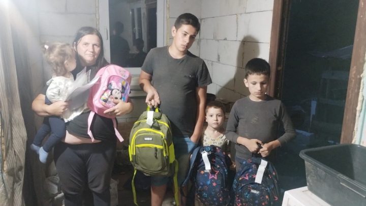 Episcopia Caransebeșului, alături de copiii aflați în dificultate, în cadrul campaniei „Încălțăm România Desculță”